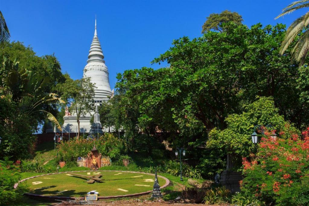 De Art Hotel Phnom-Penh Buitenkant foto