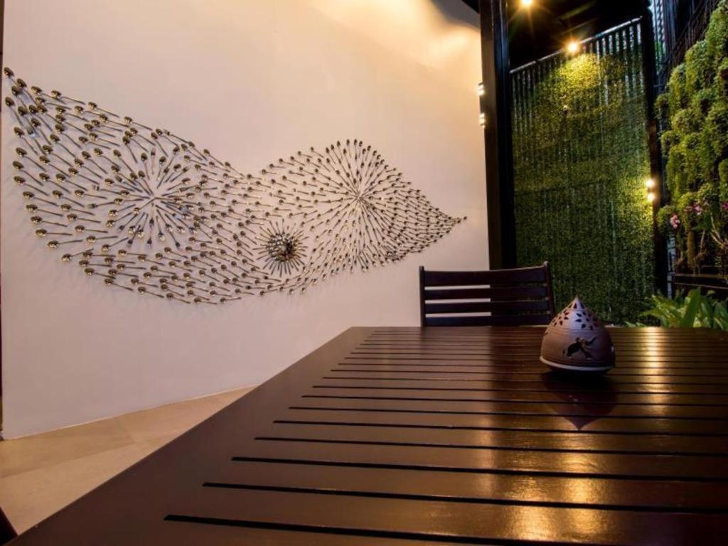 De Art Hotel Phnom-Penh Buitenkant foto