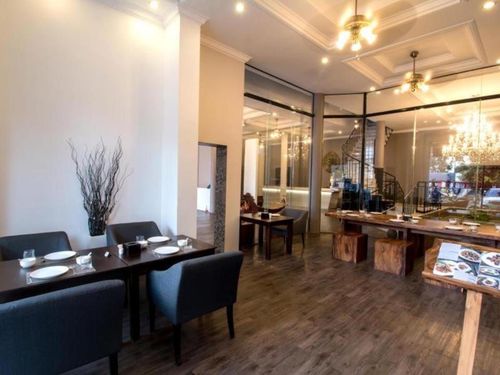 De Art Hotel Phnom-Penh Buitenkant foto
