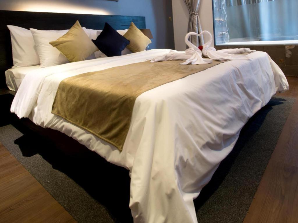 De Art Hotel Phnom-Penh Buitenkant foto