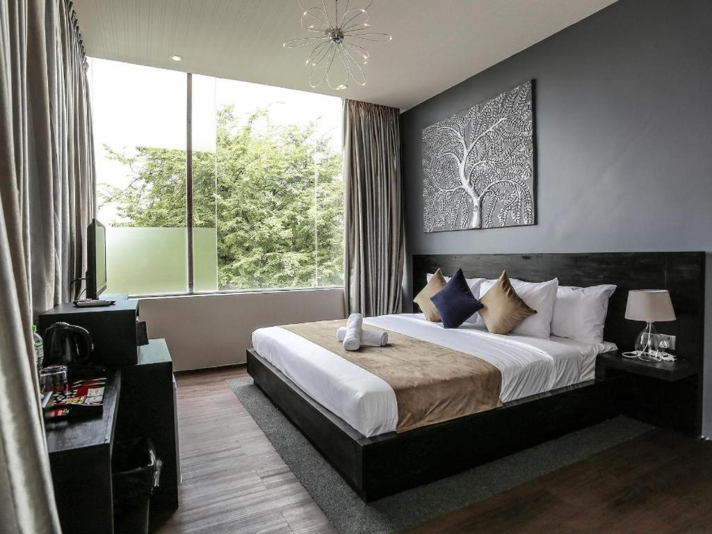 De Art Hotel Phnom-Penh Buitenkant foto