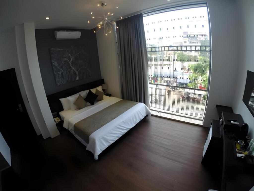 De Art Hotel Phnom-Penh Buitenkant foto