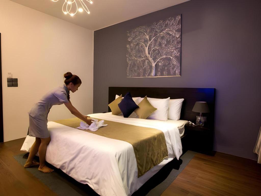 De Art Hotel Phnom-Penh Buitenkant foto
