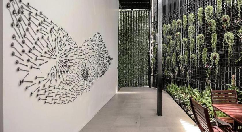 De Art Hotel Phnom-Penh Buitenkant foto