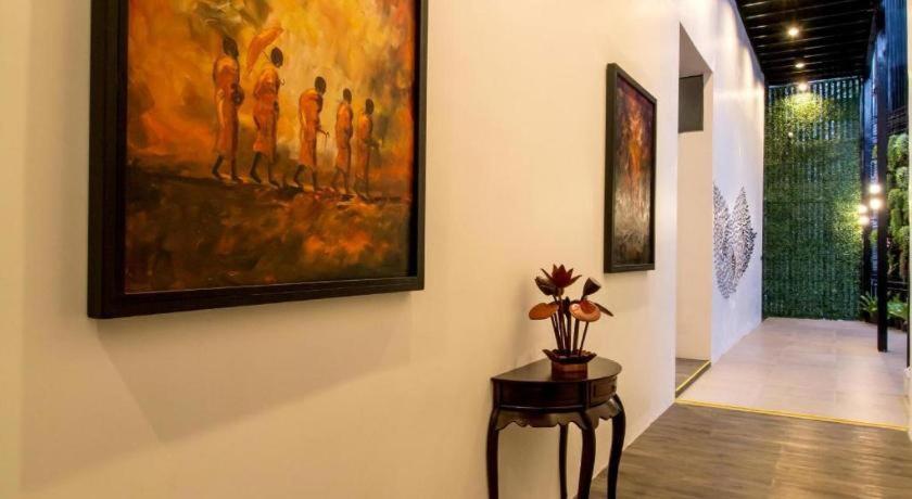 De Art Hotel Phnom-Penh Buitenkant foto