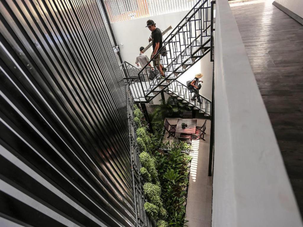 De Art Hotel Phnom-Penh Buitenkant foto