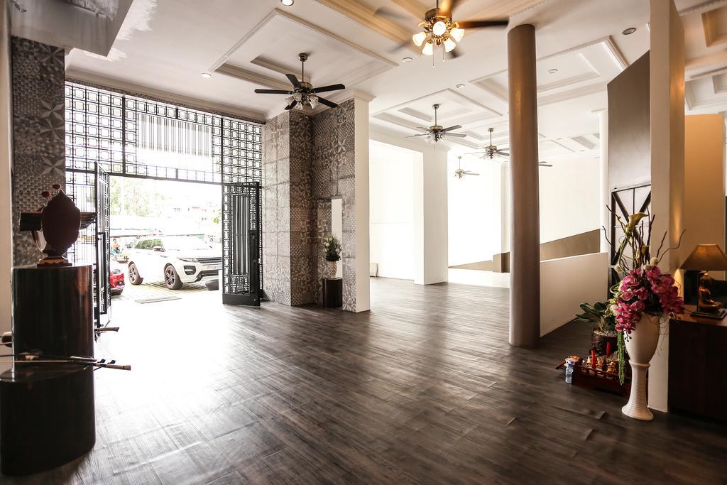 De Art Hotel Phnom-Penh Buitenkant foto