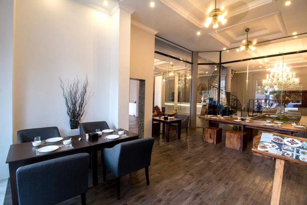 De Art Hotel Phnom-Penh Buitenkant foto