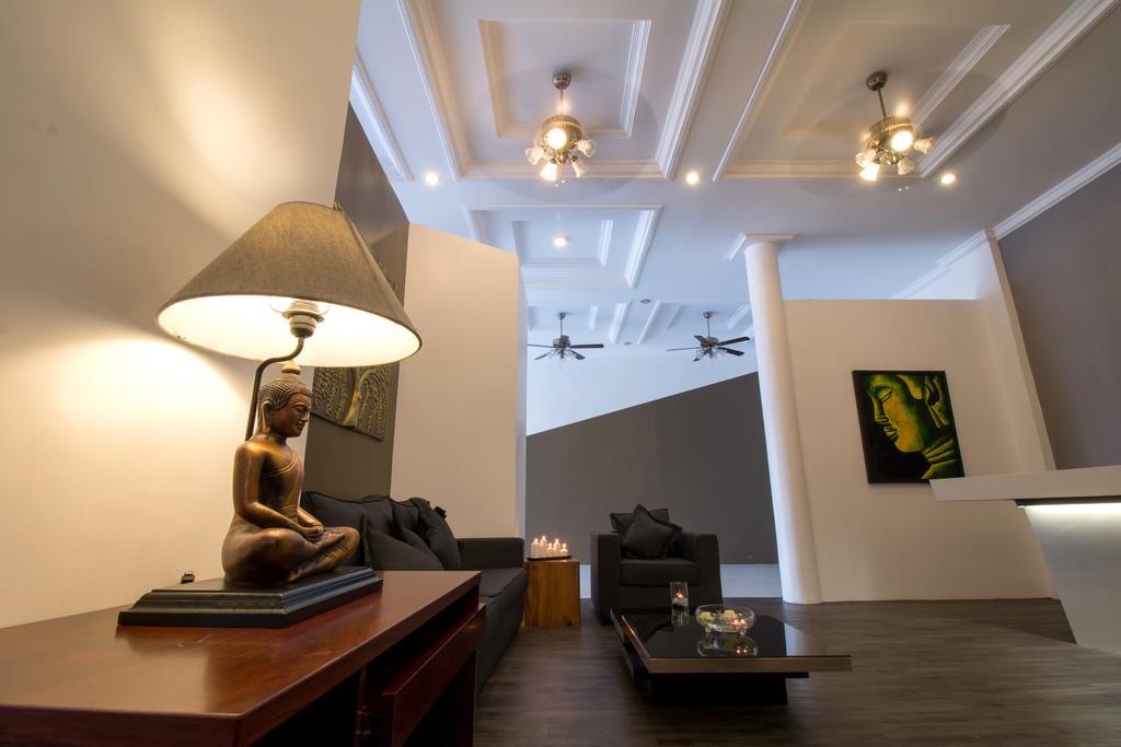 De Art Hotel Phnom-Penh Buitenkant foto