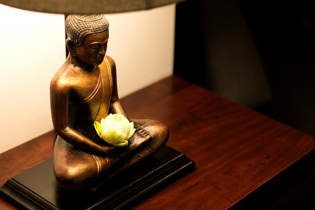 De Art Hotel Phnom-Penh Buitenkant foto